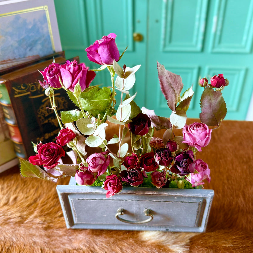 「スプレーバラのウォールチェスト」　フリーズドライフラワーインテリアシリーズ