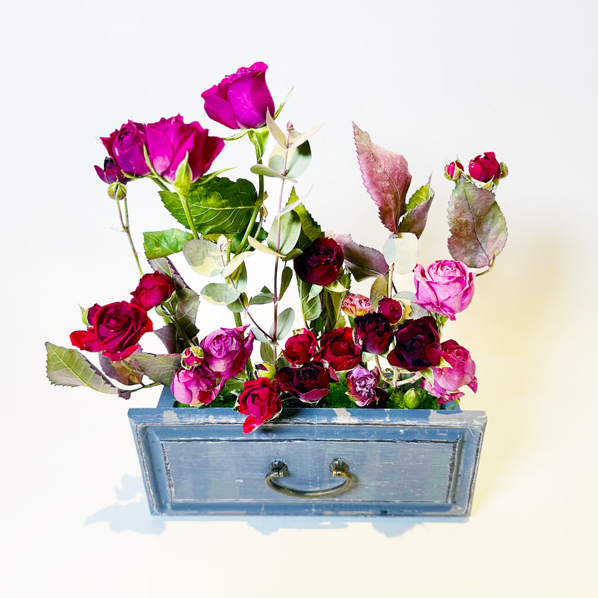 「スプレーバラのウォールチェスト」　フリーズドライフラワーインテリアシリーズ