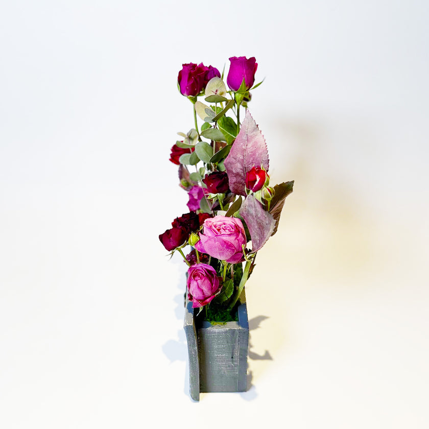 「スプレーバラのウォールチェスト」　フリーズドライフラワーインテリアシリーズ