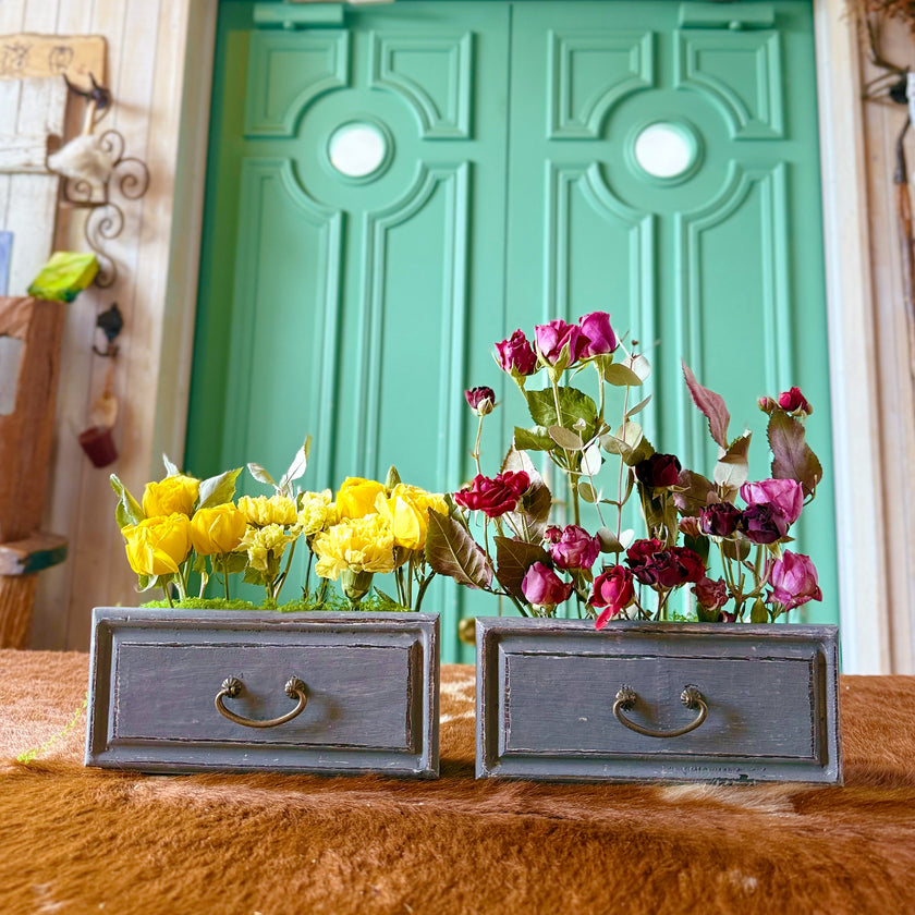 「スプレーバラのウォールチェスト」　フリーズドライフラワーインテリアシリーズ