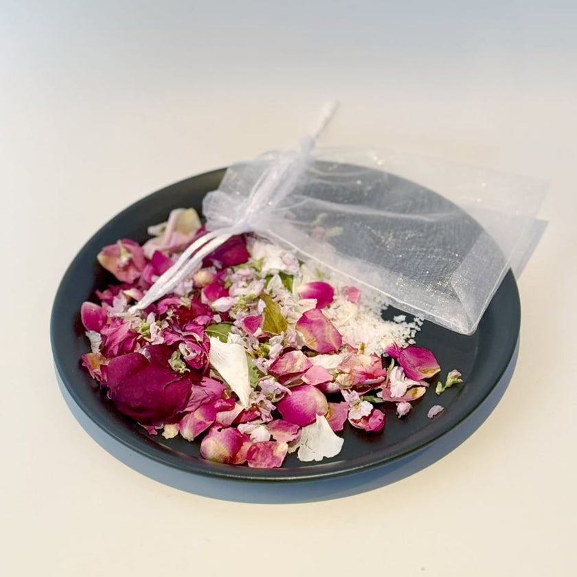 【季節限定】フリーズドライフラワーバスソルト 「桜とバラ」 お祝いやご褒美にいかがですか